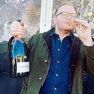 Would you like this Handsome man to cook your dinner tomorrow night ?
Silly question
Of course you do, Well Friday is your lucky day. We have tables available
Book now online or call 07832323233