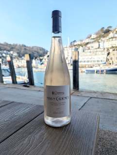 SUNDAY 12-6
If your not coming down to Looe today to eat some banging seafood and drink this stunning new Saint Victoire Cru Provence Rose from @masdecadenet I'm not sure we can be friends.
@ewwines